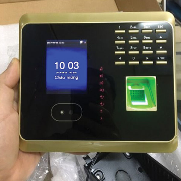 Hình ảnh thực tế máy chấm công wifi