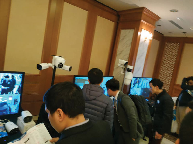 Khách thăm quan các dòng camera nhà xưởng chuyên dụng