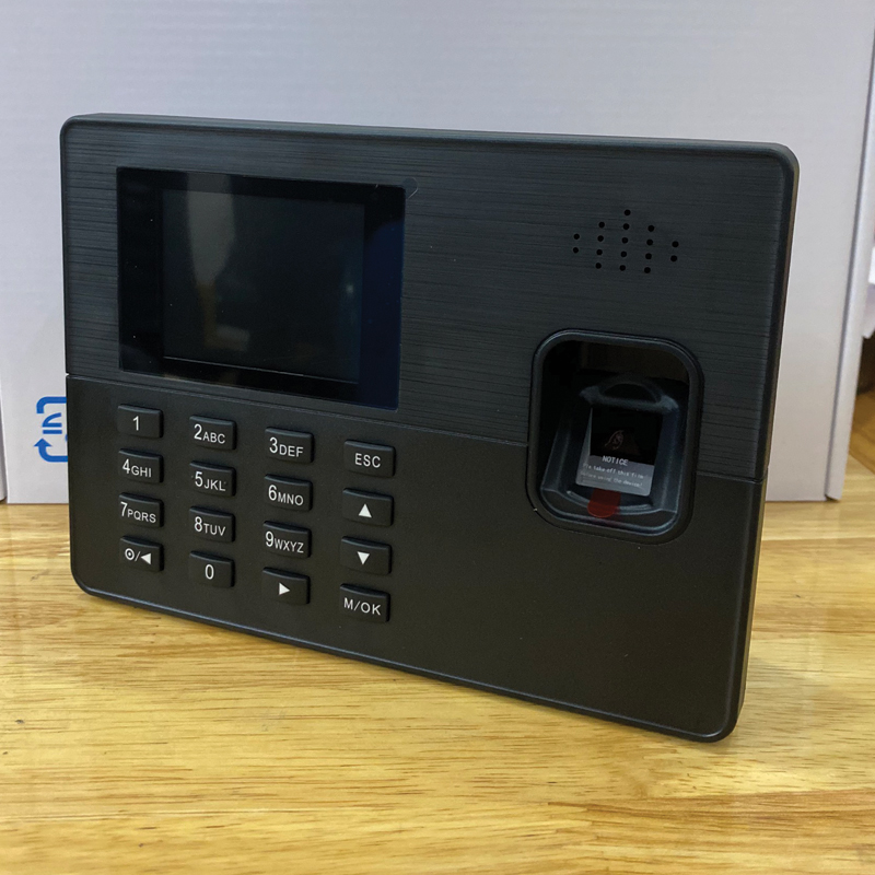 Máy Chấm Công Có PIN Lưu Điện Ronald Jack RJ-818